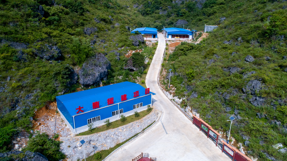 澳门银河
援建的七百弄鸡种鸡育种场--黄嘉标摄1.jpg