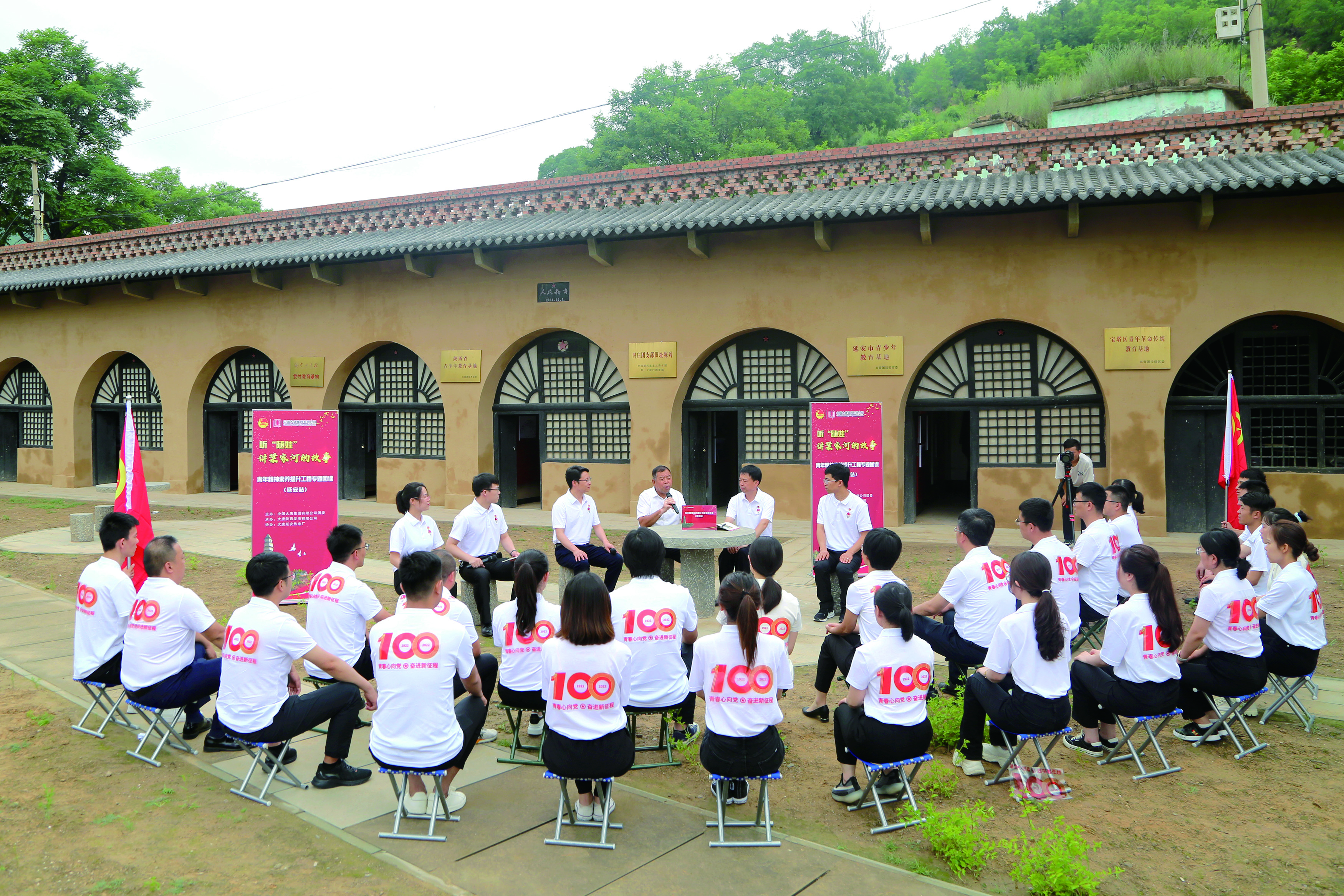 1702620271644038196.jpg 5梁家河党支部老书记为银河
青年讲授青年精神素养提升党课.jpg