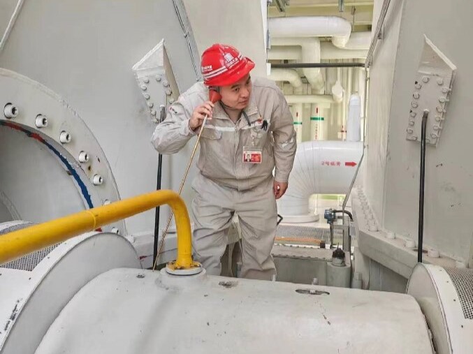 6-银河
东营发电公司职工现场检查机组振动情况.jpg