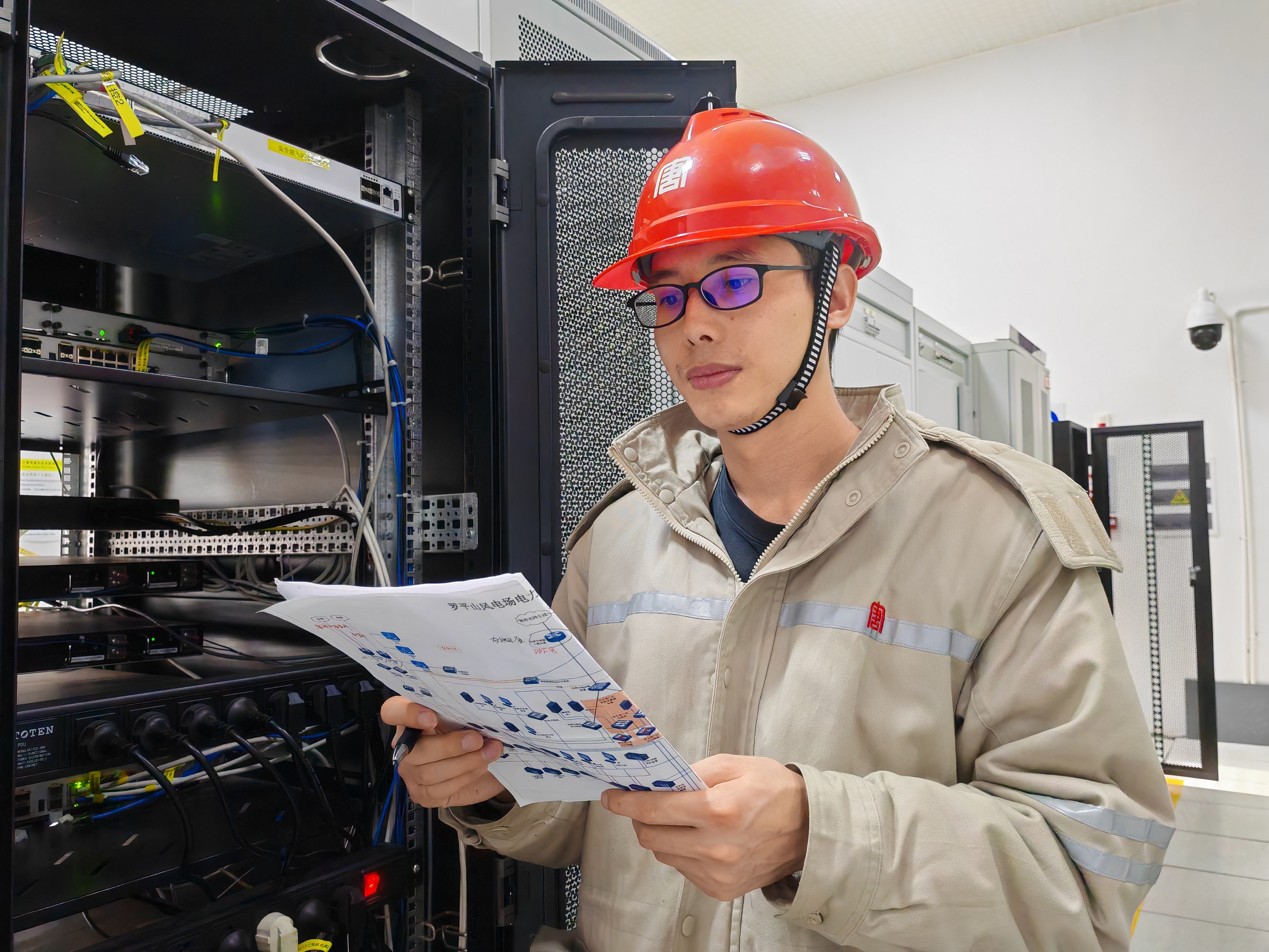 【奋斗的银河
人】滇西新能源事业部：一名科创者的奋斗故事.jpg