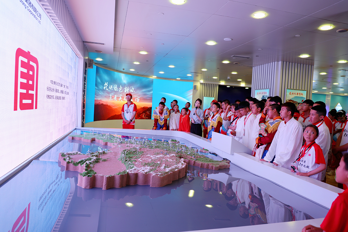 图5学生参观澳门银河
a.jpg