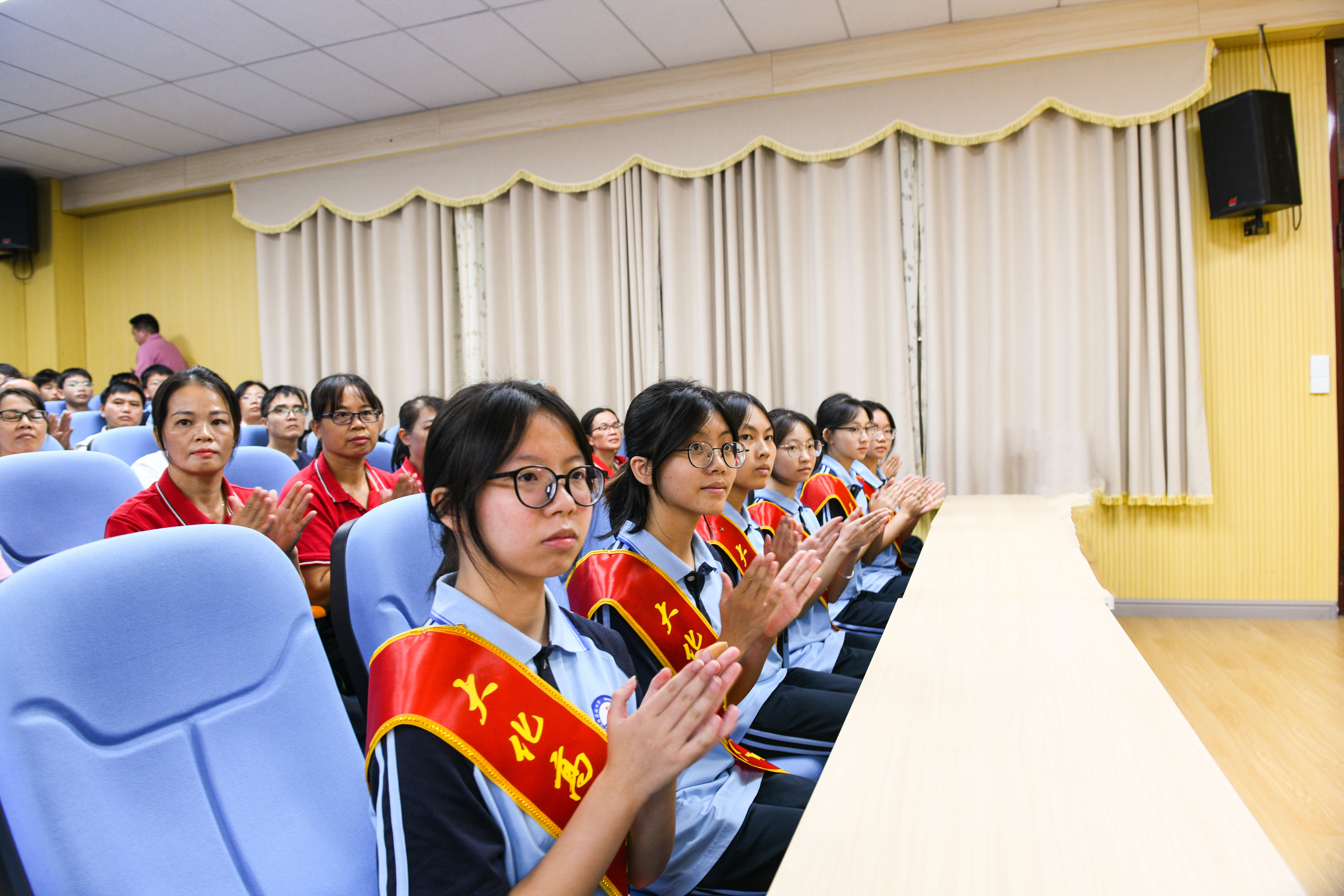 2、2024澳门银河
筑梦“三金”发放现场--李阳摄.jpg